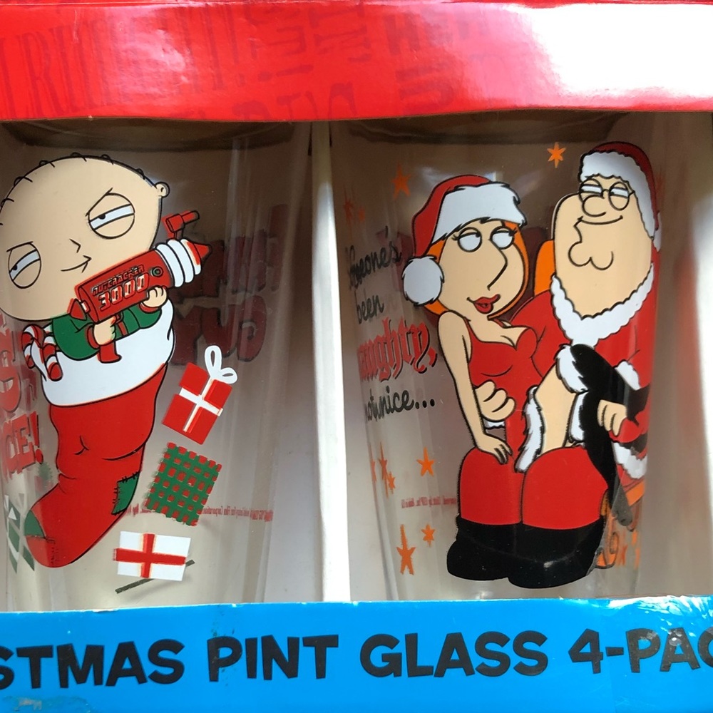 Family Guy Christmas Pint Glass Set of 4 NEW 🎄 - Picture 2 of 6